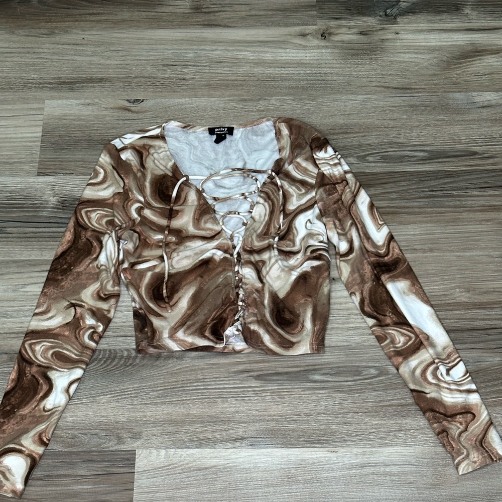 NWOT Brown and white swirled cropped long sleeve